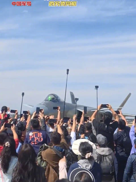 成都蓉城训练开放日,赛前扳平良机引欢呼,荷甲在即,临场指挥获称赞的简单介绍kaiyun体育